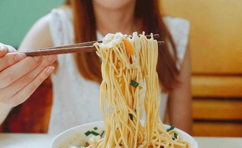 娱乐吃瓜酱吃面条视频下载